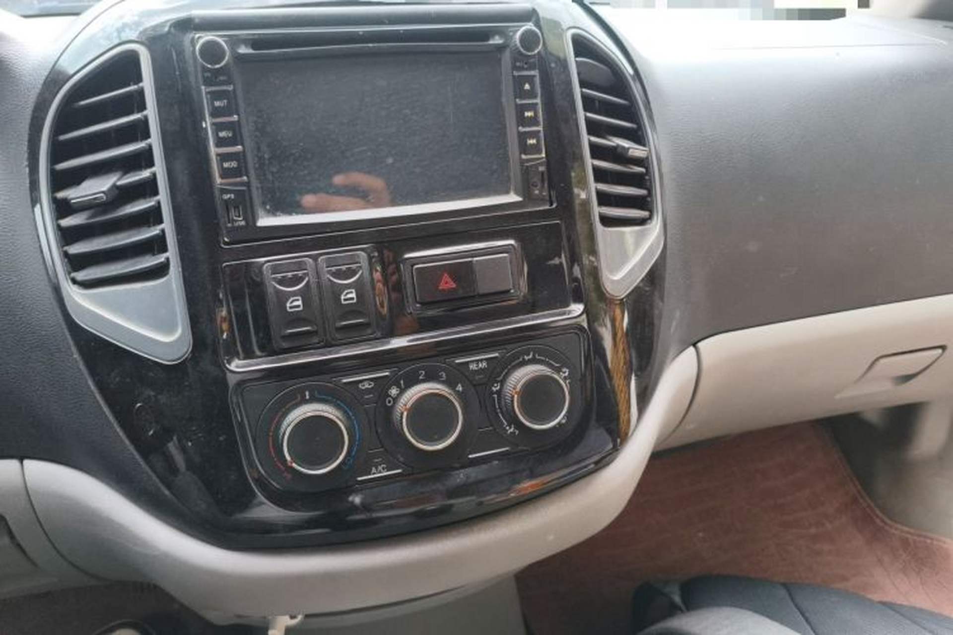 Used FORTHING Lingzhi 2017 M3L 1.6L 7-Seater Comfort Model Audio And AC Panel