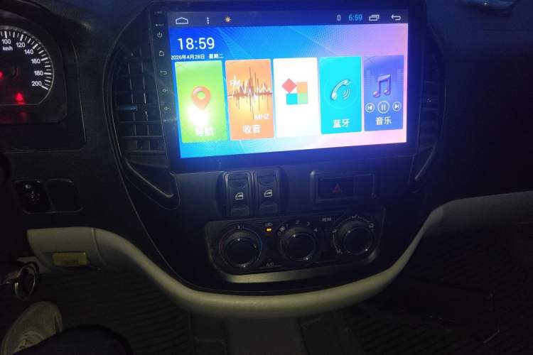 Used FORTHING Lingzhi 2017 Restyled M3L 1.6L 7-Seater Comfort Version Audio And AC Panel