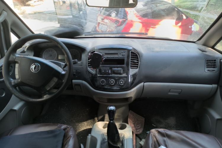 Used FORTHING Lingzhi 2017 M3L 1.6L 9-Seater Comfort Model Center Console
