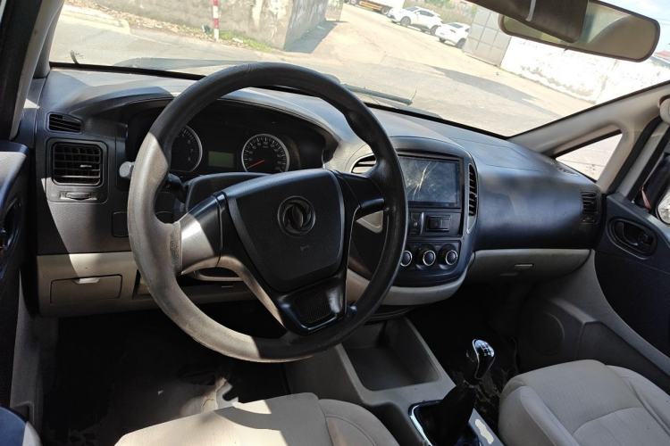 Used FORTHING Lingzhi 2017 V3 1.5L 5-Seater Special Offer Model Center Console