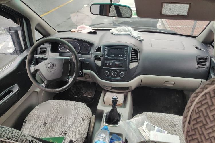 Used FORTHING Lingzhi 2017 V3 1.5L 5-Seater Special Offer Model Center Console