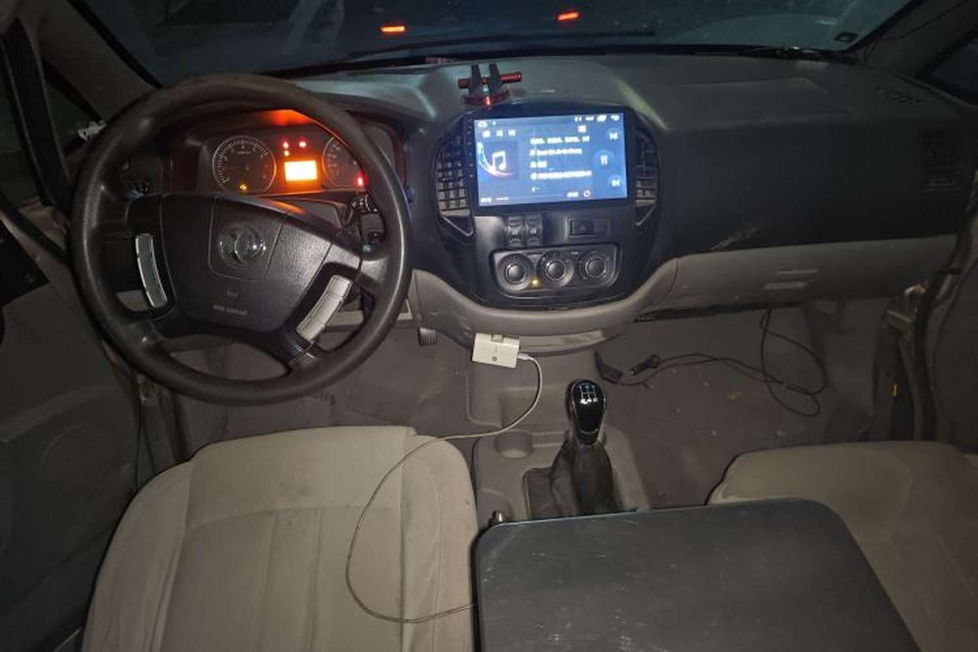 Used FORTHING Lingzhi 2017 M3L 1.6L 7-Seater Comfort Model Center Console