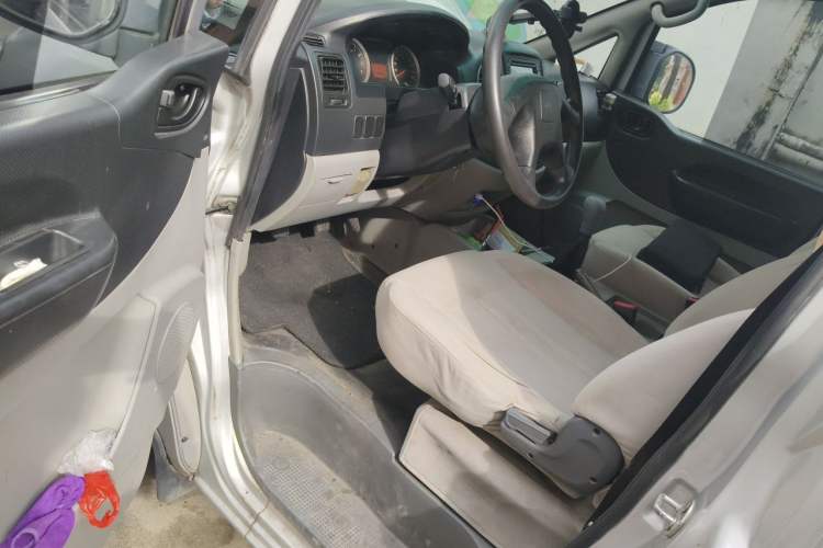 Used FORTHING Lingzhi 2017 V3 1.5L 7-seater Standard Model Driver Seat
