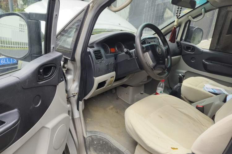 Used FORTHING Lingzhi 2017 M3L 1.6L 7-Seater Comfort Model Driver Seat