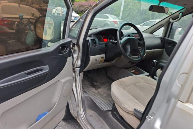 Used FORTHING Lingzhi 2017 V3 1.5L 7-seater Standard Model Driver Seat