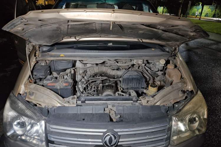 Used FORTHING Lingzhi 2017 M3L 1.6L 7-Seater Comfort Model Engine Bay