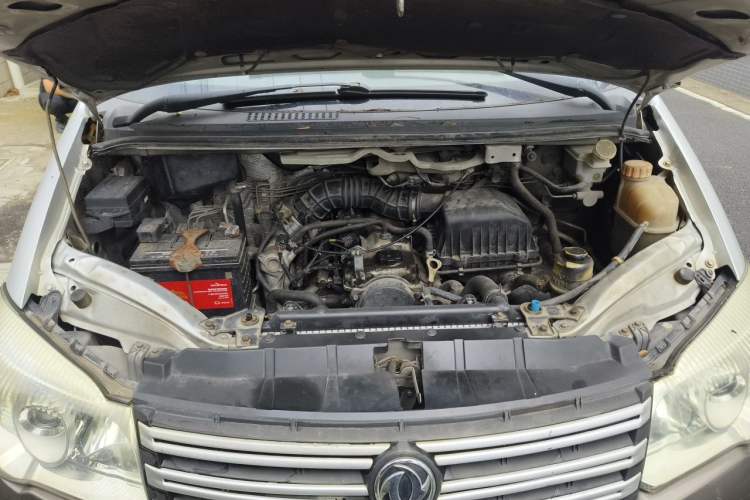 Used FORTHING Lingzhi 2017 M3L 1.6L 7-Seater Comfort Model Engine Bay