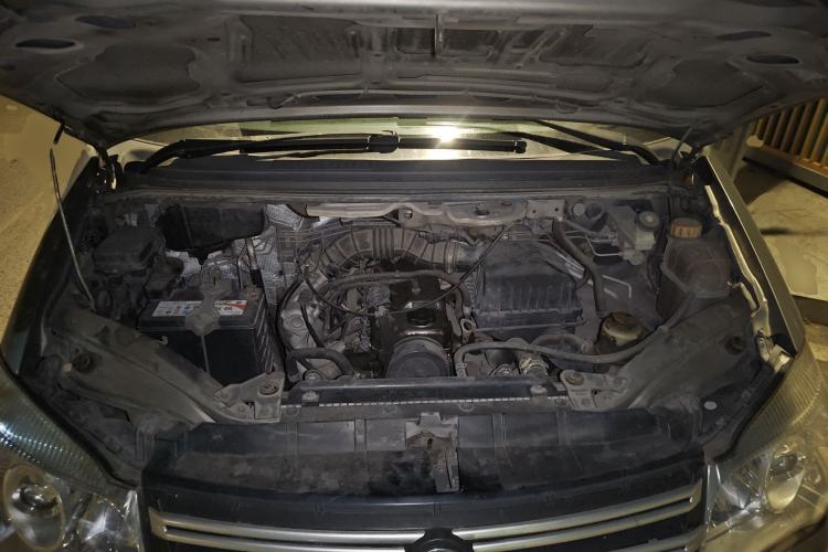 Used FORTHING Lingzhi 2017 M3L 1.6L 7-Seater Standard Model Engine Bay