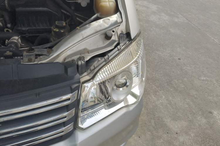 Used FORTHING Lingzhi 2017 V3 1.5L 7-seater Standard Model Engine Bay Left