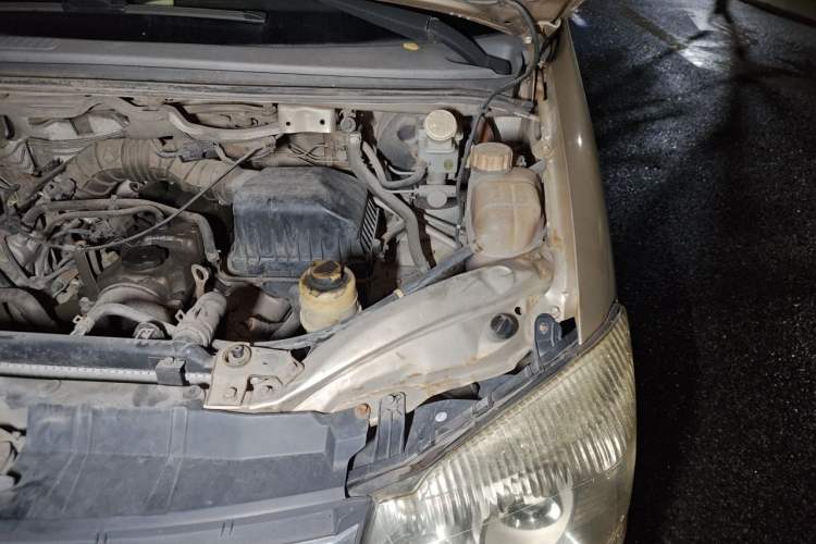 Used FORTHING Lingzhi 2017 M3L 1.6L 7-Seater Comfort Model Engine Bay Left