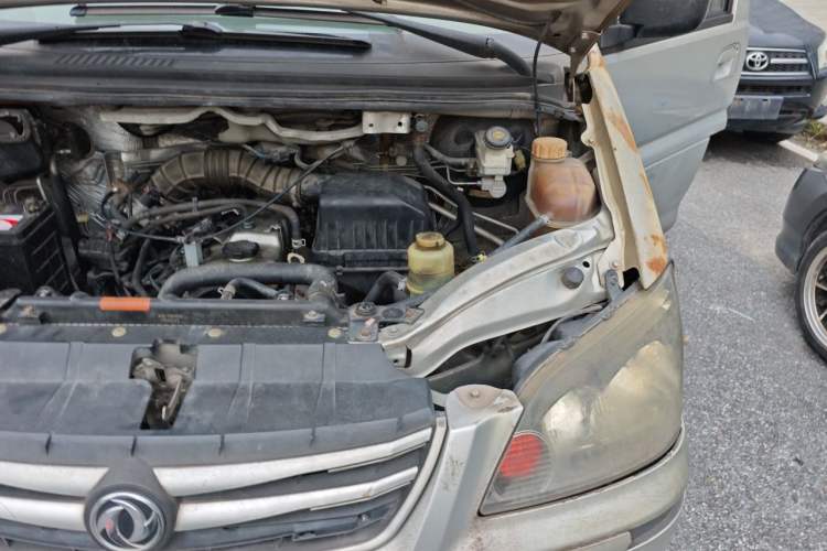 Used FORTHING Lingzhi 2017 V3 1.5L 7-seater Standard Model Engine Bay Left