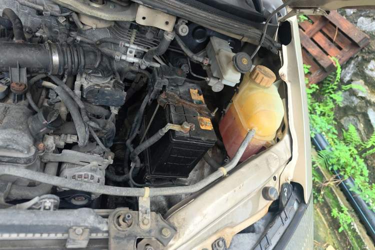 Used FORTHING Lingzhi 2017 V3 1.5L 7-Seater Comfort Model Engine Bay Left