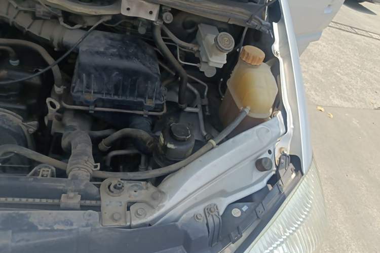 Used FORTHING Lingzhi 2017 M3L 1.6L 7-Seater Standard Model Engine Bay Left