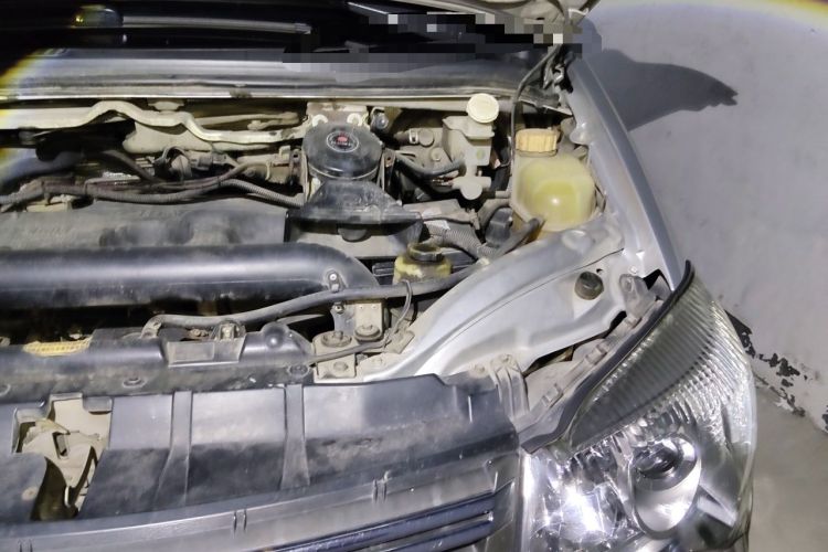 Used FORTHING Lingzhi 2017 M3L 2.0L 7-Seater Comfort Model Engine Bay Left