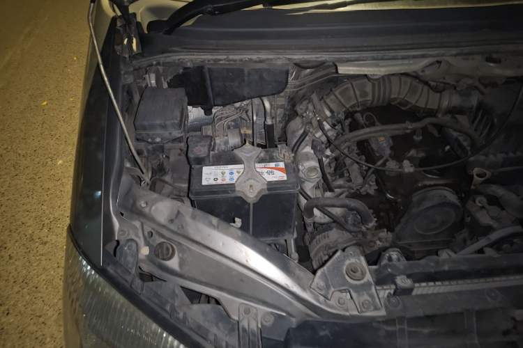 Used FORTHING Lingzhi 2017 M3L 1.6L 7-Seater Standard Model Engine Bay Right