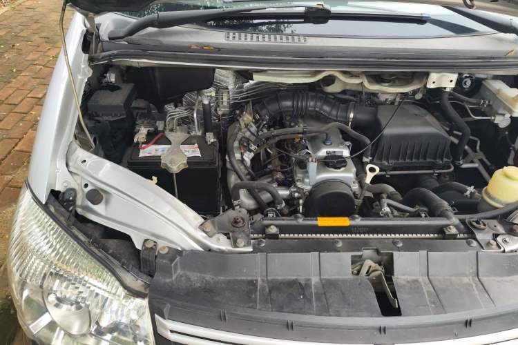 Used FORTHING Lingzhi 2017 M3L 1.6L 7-Seater Comfort Model Engine Bay Right