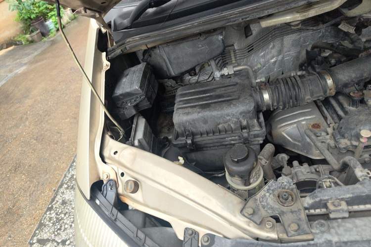 Used FORTHING Lingzhi 2017 V3 1.5L 7-Seater Comfort Model Engine Bay Right