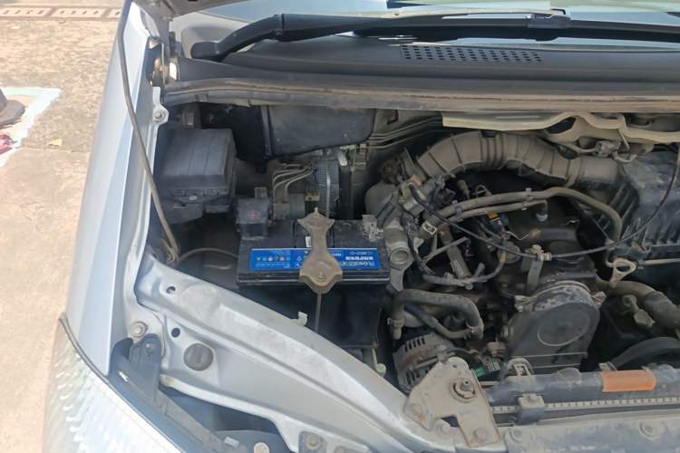 Used FORTHING Lingzhi 2017 M3L 1.6L 7-Seater Standard Model Engine Bay Right
