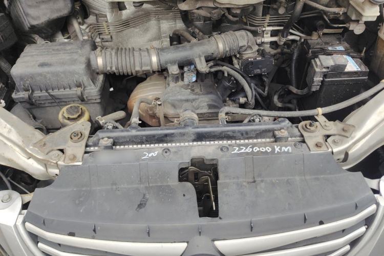 Used FORTHING Lingzhi 2017 V3 1.5L 5-Seater Special Offer Model Engine Bay