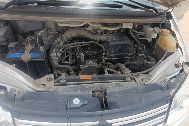 Used FORTHING Lingzhi 2017 M3L 1.6L 7-Seater Standard Model Engine Bay