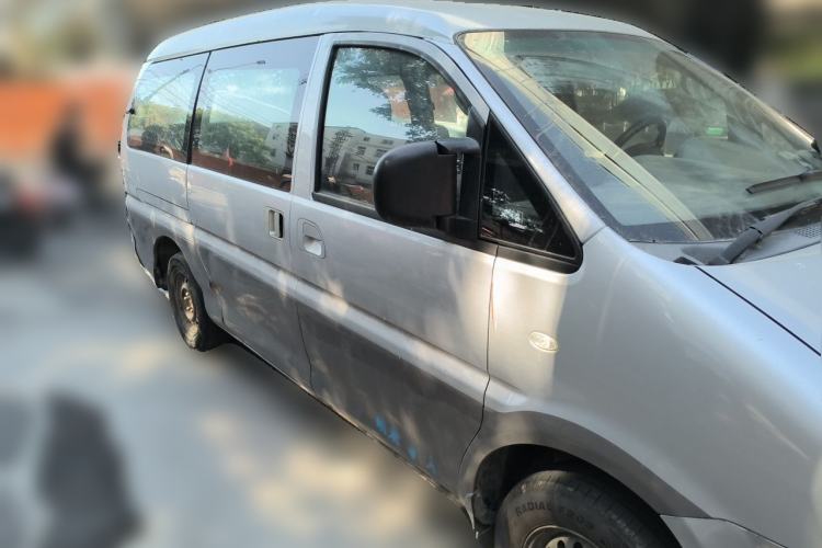 Used FORTHING Lingzhi 2017 M3L 1.6L 9-Seater Comfort Model Front Right 45 Deg