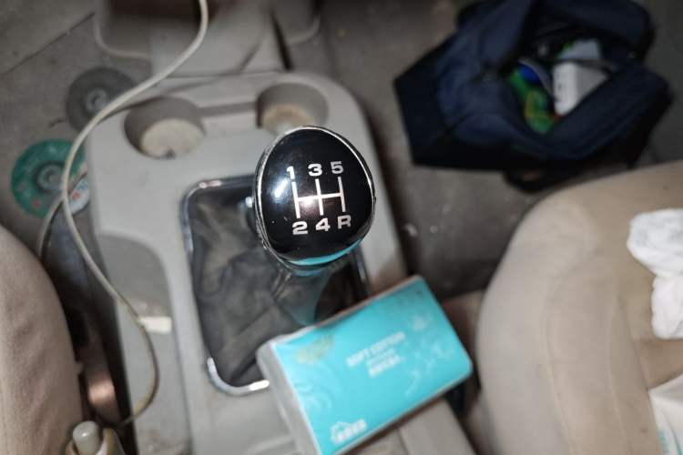 Used FORTHING Lingzhi 2017 M3L 1.6L 7-Seater Comfort Model Gear Lever