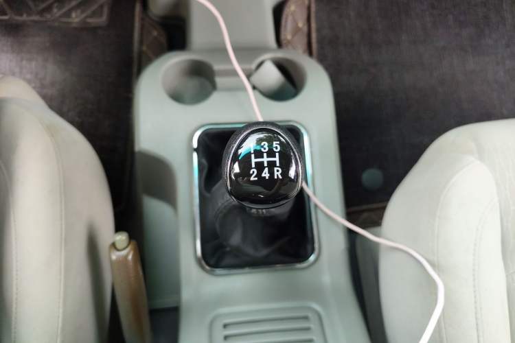 Used FORTHING Lingzhi 2017 M3L 1.6L 7-Seater Comfort Model Gear Lever