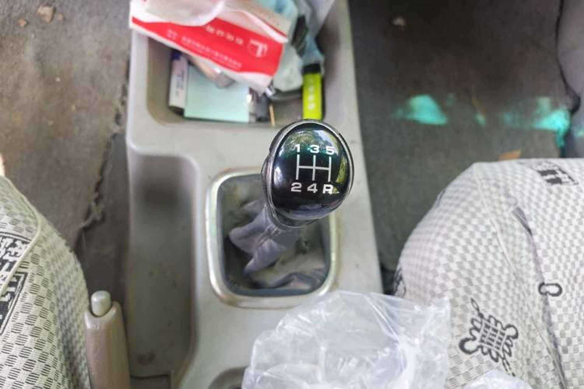 Used FORTHING Lingzhi 2017 V3 1.5L 7-Seater Comfort Model Gear Lever