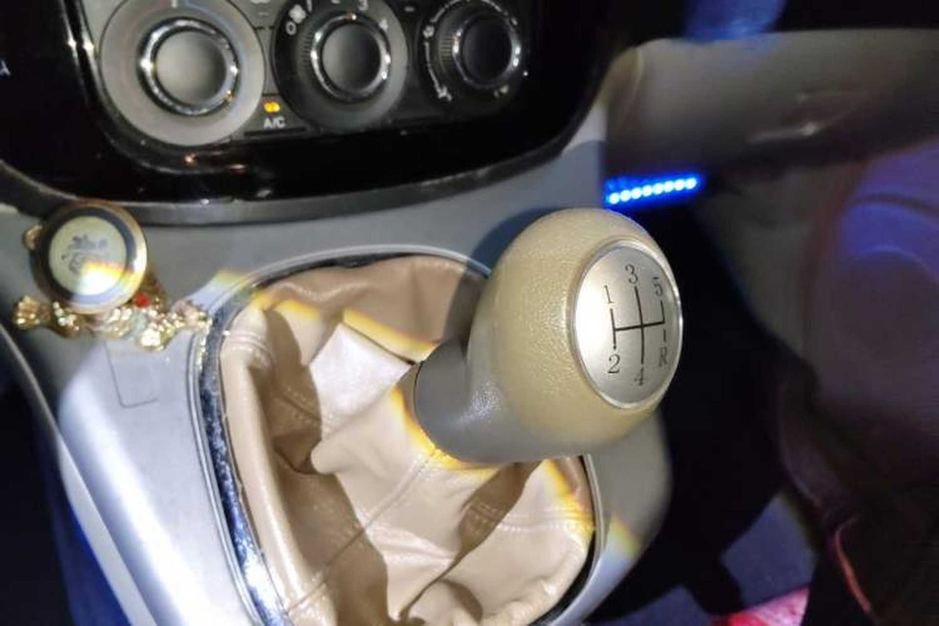 Used FORTHING Lingzhi 2017 M3L 2.0L 7-Seater Comfort Model Gear Lever