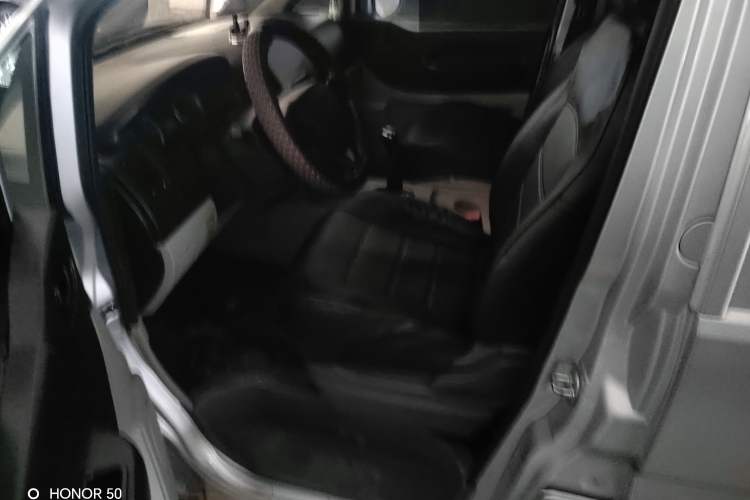 Used FORTHING Lingzhi 2017 Facelifted M3L 1.6L 7-Seater Standard Version Interior 5