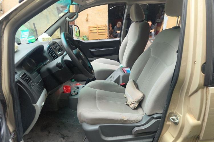 Used FORTHING Lingzhi 2017 V3 1.5L 7-Seater Comfort Model Left Front Seat