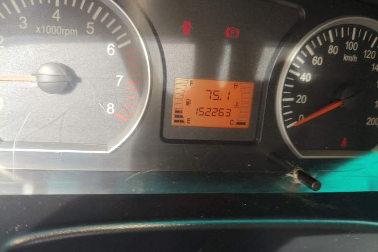 Used FORTHING Lingzhi 2017 V3 1.5L 7-seater Standard Model Odometer Close Up