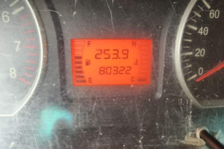 Used FORTHING Lingzhi 2017 M3L 1.6L 7-Seater Comfort Model Odometer Close Up