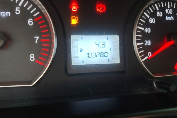 Used FORTHING Lingzhi 2017 Facelifted M3L 1.6L 7-Seater Standard Version Odometer Close Up