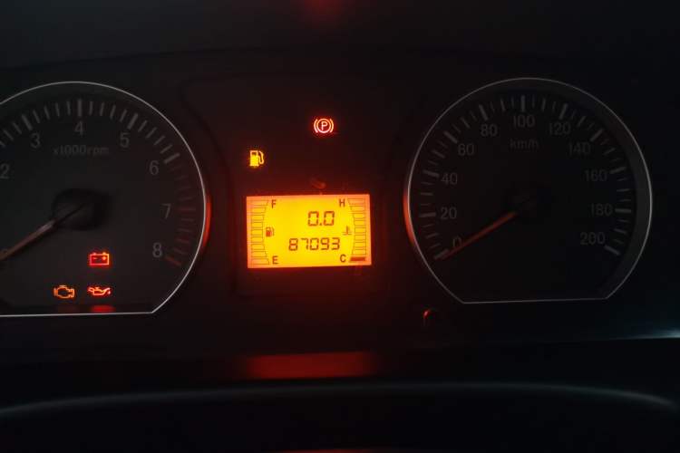 Used FORTHING Lingzhi 2017 M3L 1.6L 7-Seater Comfort Model Odometer Close Up