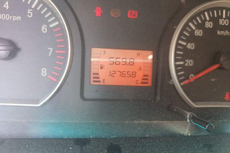 Used FORTHING Lingzhi 2017 M3L 1.6L 7-Seater Standard Model Odometer Close Up