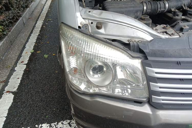 Used FORTHING Lingzhi 2017 Restyled M3L 1.6L 7-Seater Comfort Version Right Front Headlight
