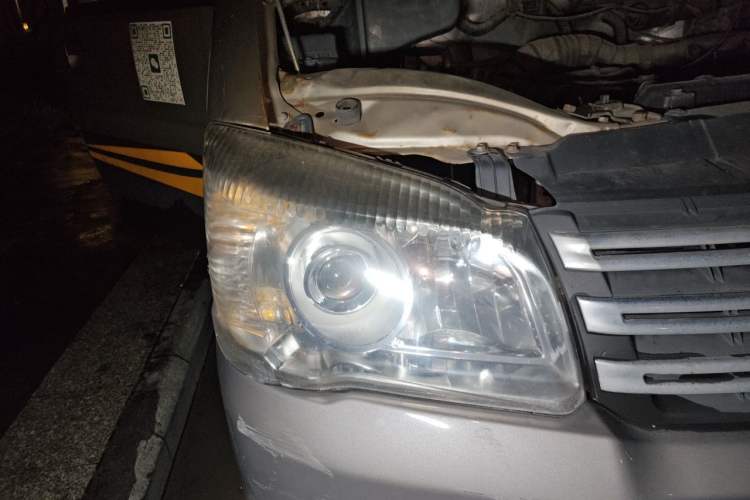 Used FORTHING Lingzhi 2017 M3L 1.6L 7-Seater Comfort Model Right Front Headlight