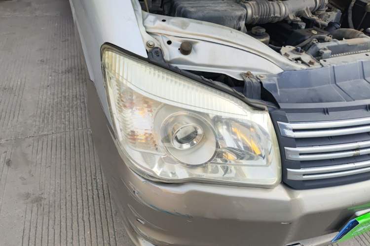 Used FORTHING Lingzhi 2017 Restyled M3L 1.6L 7-Seater Comfort Version Right Front Headlight