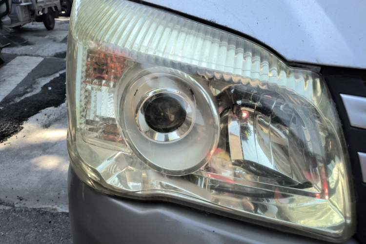 Used FORTHING Lingzhi 2017 M3L 1.6L 9-Seater Comfort Model Right Front Headlight