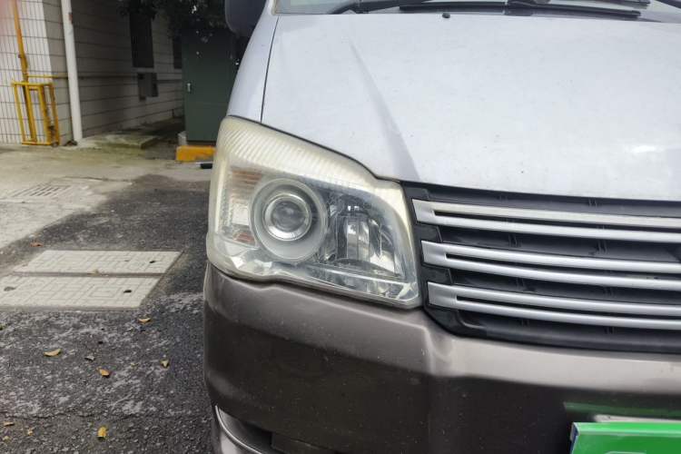 Used FORTHING Lingzhi 2017 M3L 1.6L 7-Seater Comfort Model Right Front Headlight