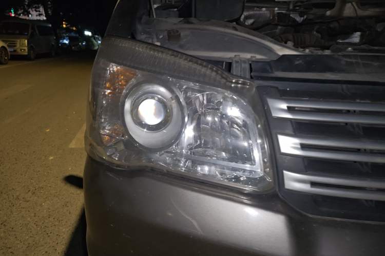 Used FORTHING Lingzhi 2017 M3L 1.6L 7-Seater Standard Model Right Front Headlight