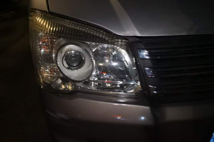Used FORTHING Lingzhi 2017 Restyled M3L 1.6L 7-Seater Comfort Version Right Front Headlight