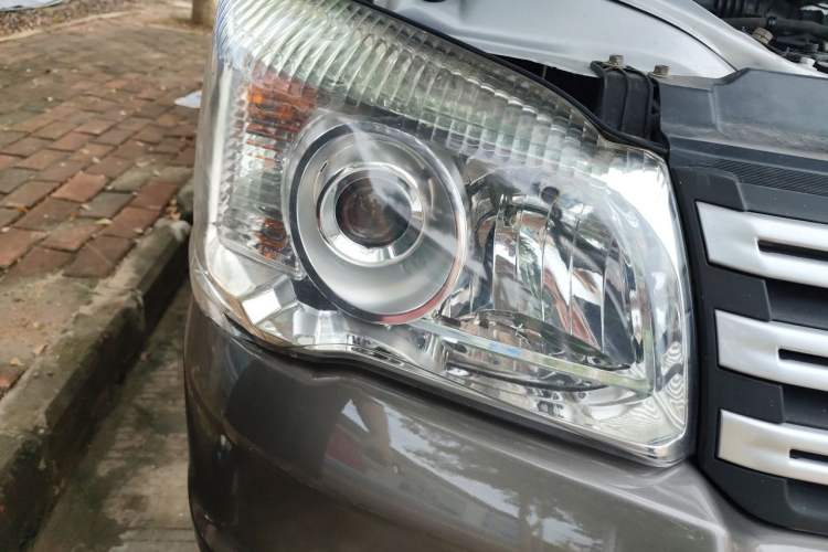 Used FORTHING Lingzhi 2017 M3L 1.6L 7-Seater Comfort Model Right Front Headlight