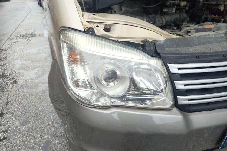 Used FORTHING Lingzhi 2017 V3 1.5L 7-Seater Comfort Model Right Front Headlight