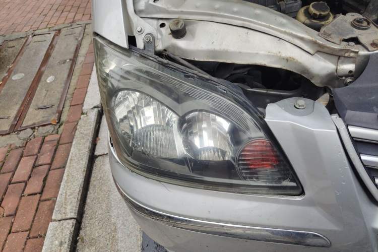 Used FORTHING Lingzhi 2017 V3 1.5L 5-Seater Special Offer Model Right Front Headlight