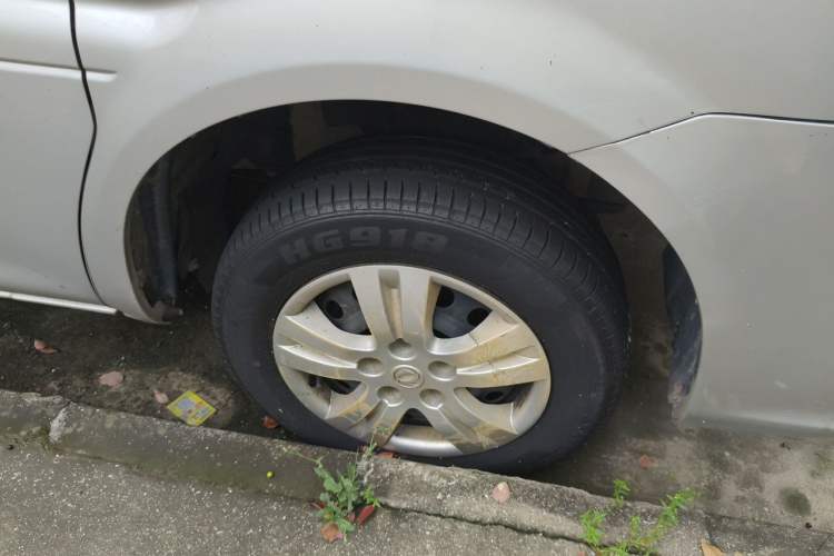 Used FORTHING Lingzhi 2017 V3 1.5L 7-seater Standard Model Right Front Wheel Hub