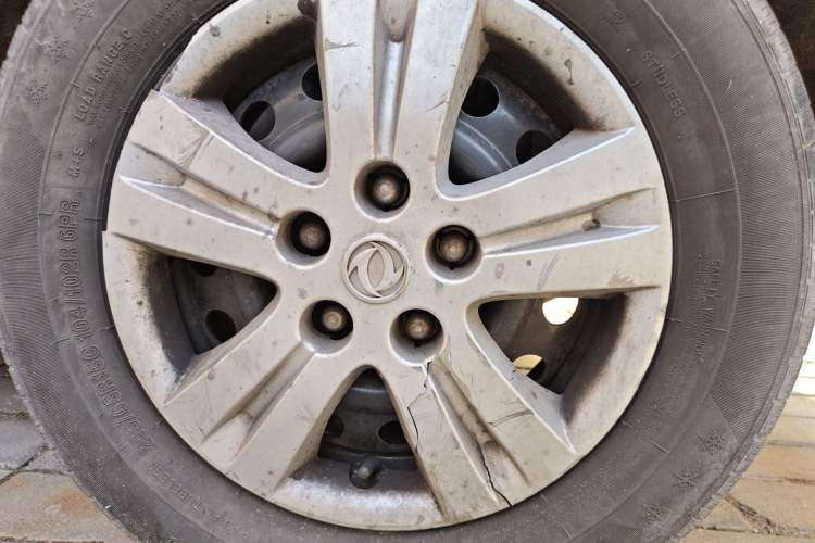 Used FORTHING Lingzhi 2017 Restyled M3L 1.6L 7-Seater Comfort Version Right Front Wheel Hub