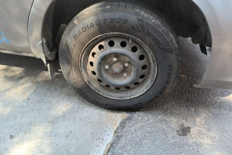 Used FORTHING Lingzhi 2017 M3L 1.6L 9-Seater Comfort Model Right Front Wheel Hub