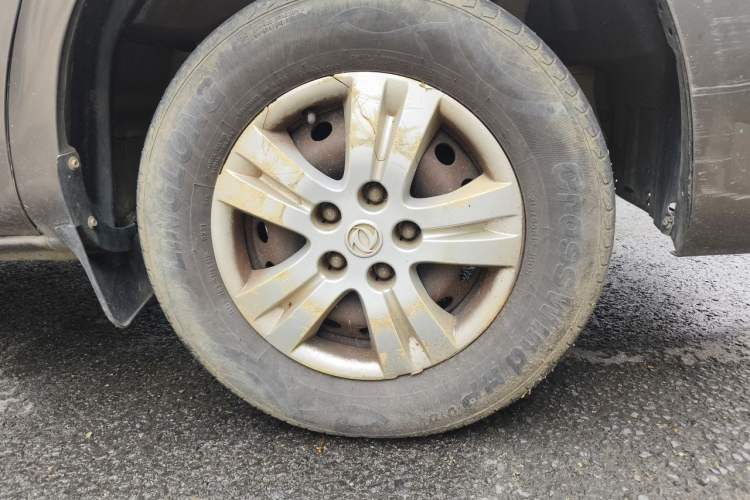 Used FORTHING Lingzhi 2017 M3L 1.6L 7-Seater Comfort Model Right Front Wheel Hub